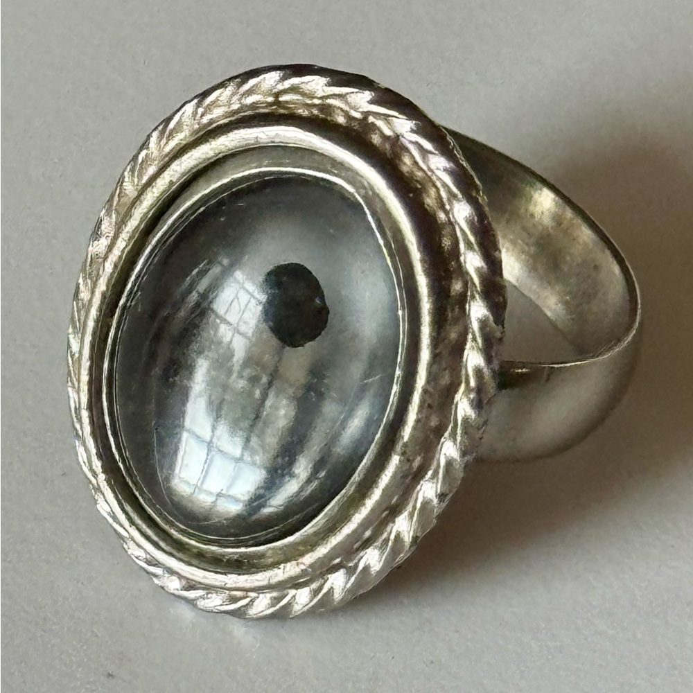 Vintage mood ring from the 1970s. Size 7 1/2